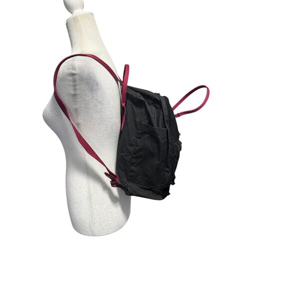 Fjällräven Kånken Classic Backpack Black with Red Handles & Straps – 14” x 10” - Picture 2 of 6